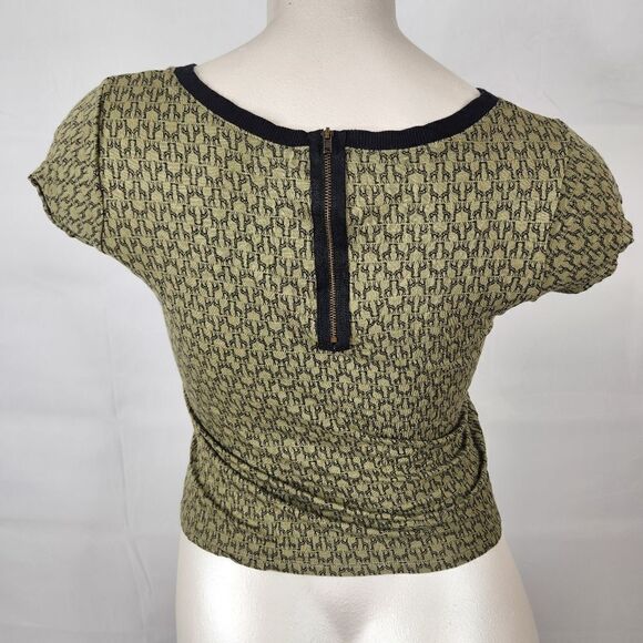 3/$25 Xhilaration Green Giraffe V-Neck Short Sleeve Back Zip Top Sz XL - Picture 4 of 6